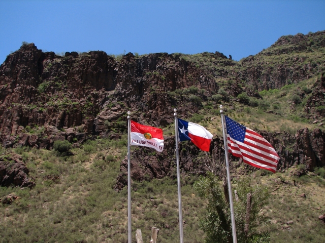 2009/07(July)/BuffaloTrailsScoutRanch/640x480_troop of the day flags.JPG